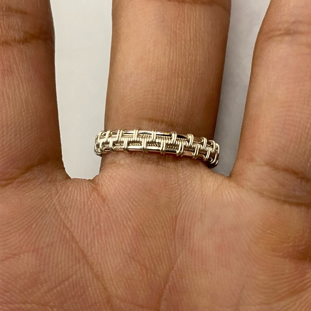 Artisan Silver and Green Wire Ring - Picture 4 of 4